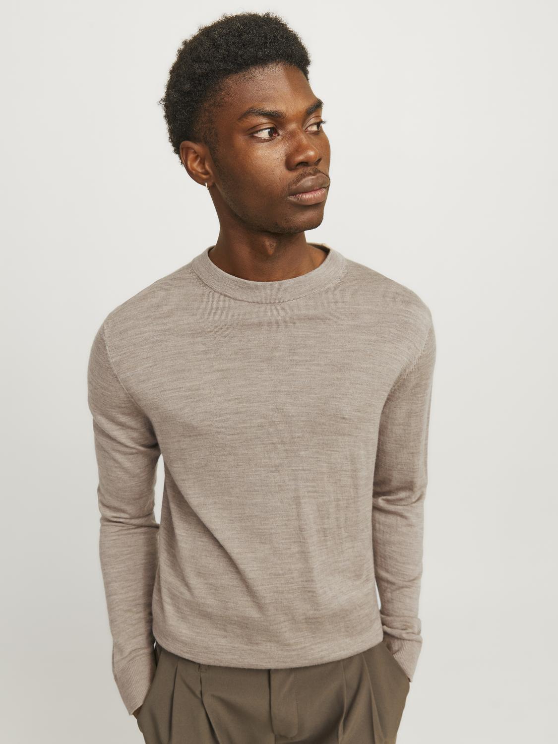model_shot-creative